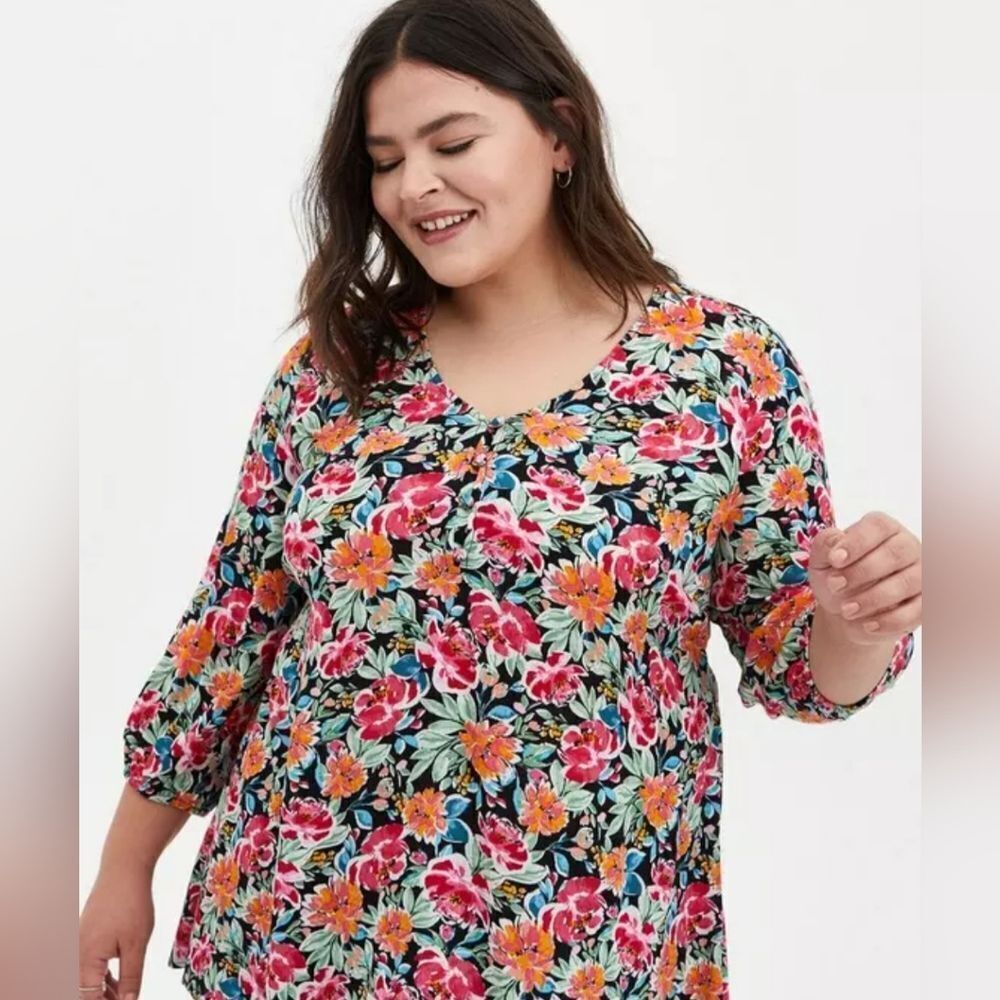 Torrid Floral Print V-Neck Crinkle Gauze Hi-Low Tunic Top (0)